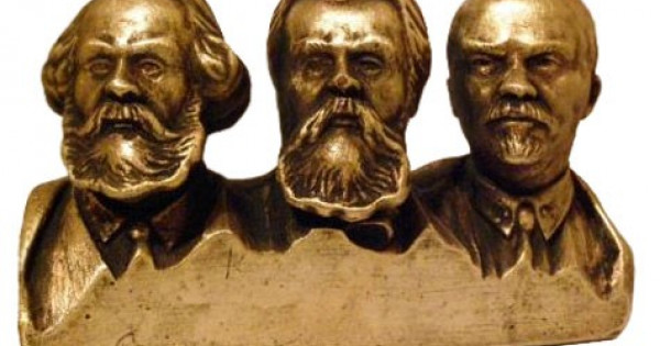 マルクス生誕200年､出身地に巨大な銅像 中国政府からの寄贈､問題